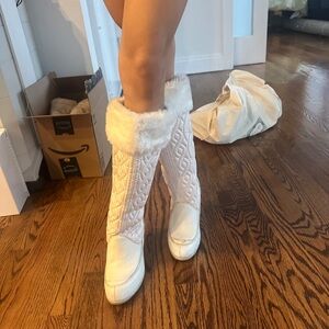 Report White Quilted Fur-Trimmed Women's Boots